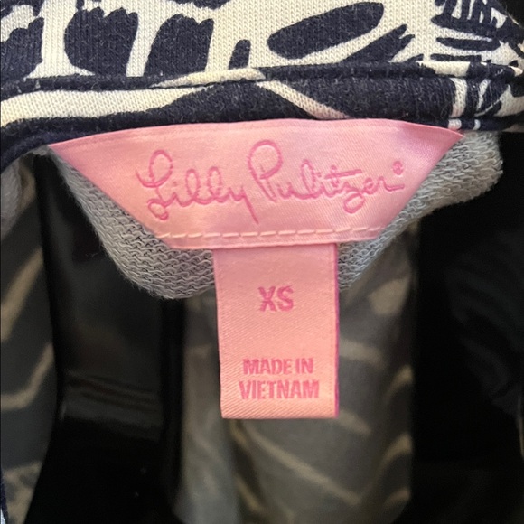 Lilly Pulitzer Navy and White Zip Up Top - Size XSmall - Picture 3 of 8